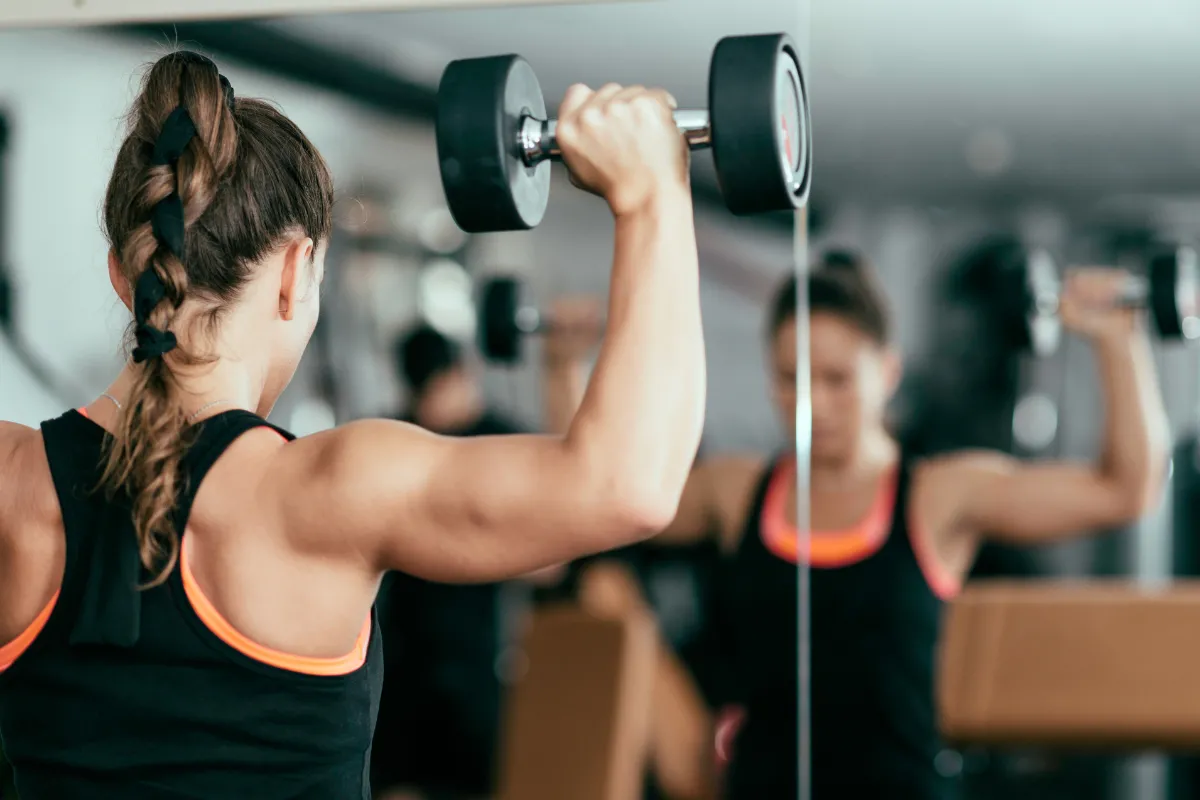 Développer ses épaules : exercices de musculation efficaces pour gagner en force et en volume
